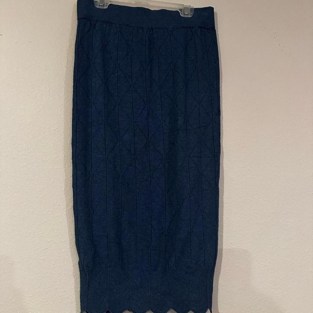 Tea n Rose women's blue sweater knit midi skirt. - Picture 4 of 4